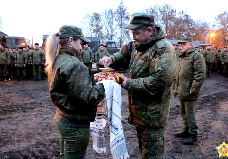 Российские военнослужащие прибывают в Белоруссию