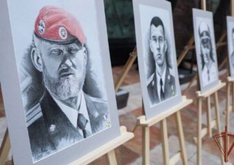 В Российской Академии художеств открылась выставка Росгвардии, посвященная Дню Героев Отечества